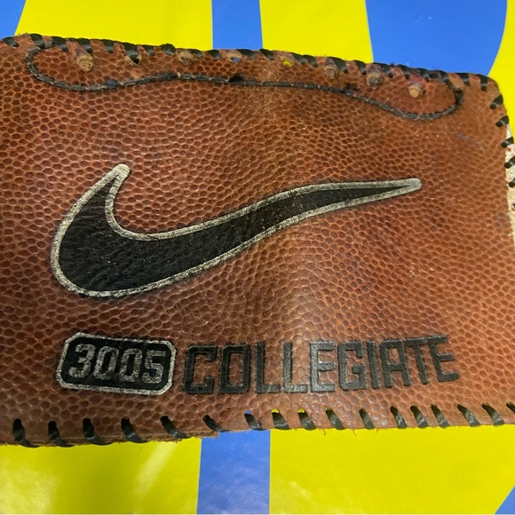 Nike Custom Made College Pigskin Wallet - Picture 5 of 5